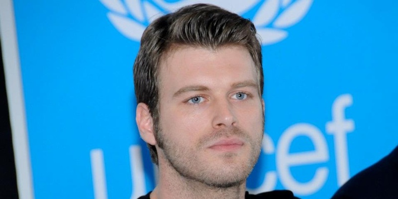 3 صور من طفولة كيفانتش تاتليتوغ تلفت انتباه معجباته فكيف كان شكله؟